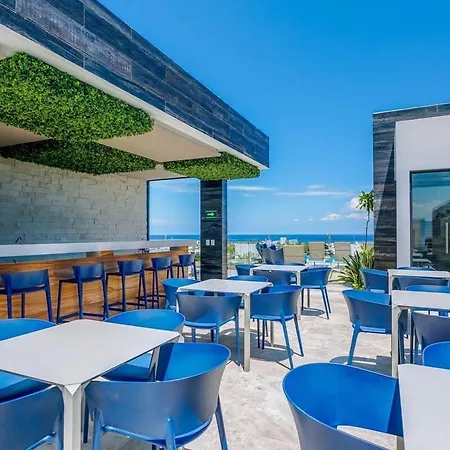 New! Adorable Midtown Studio, Pool, Wifi, Smart Tv
